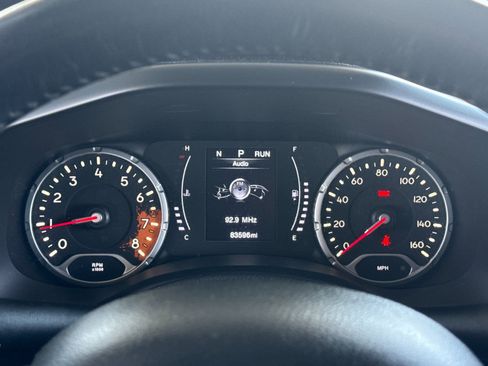 Used 2018 Jeep Renegade Altitude w/ Cold Weather Group FWD image 23