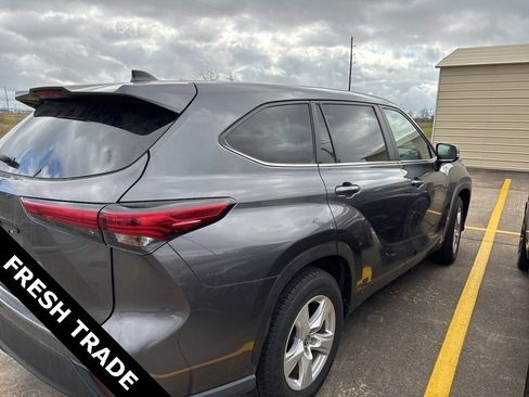 Used 2023 Toyota Highlander LE image 9