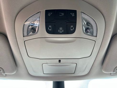 Used 2024 Chrysler Pacifica Touring-L image 24