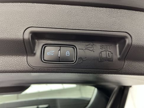 Used 2022 Ford Explorer XLT AWD/4WD image 30