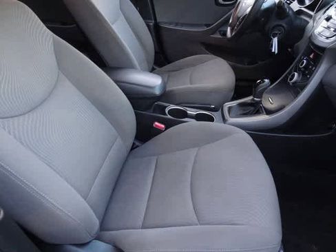 Used 2014 Hyundai Elantra SE image 12