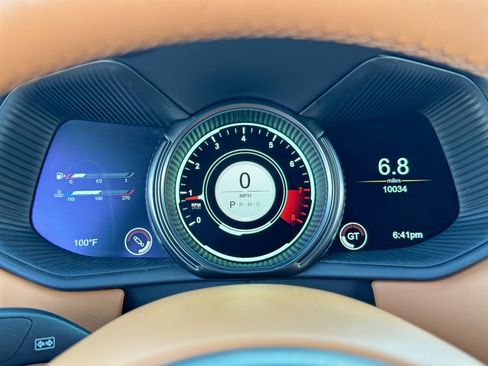 Used 2022 Aston Martin DB11 Coupe image 26