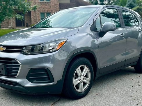 Used 2020 Chevrolet Trax LS FWD image 3