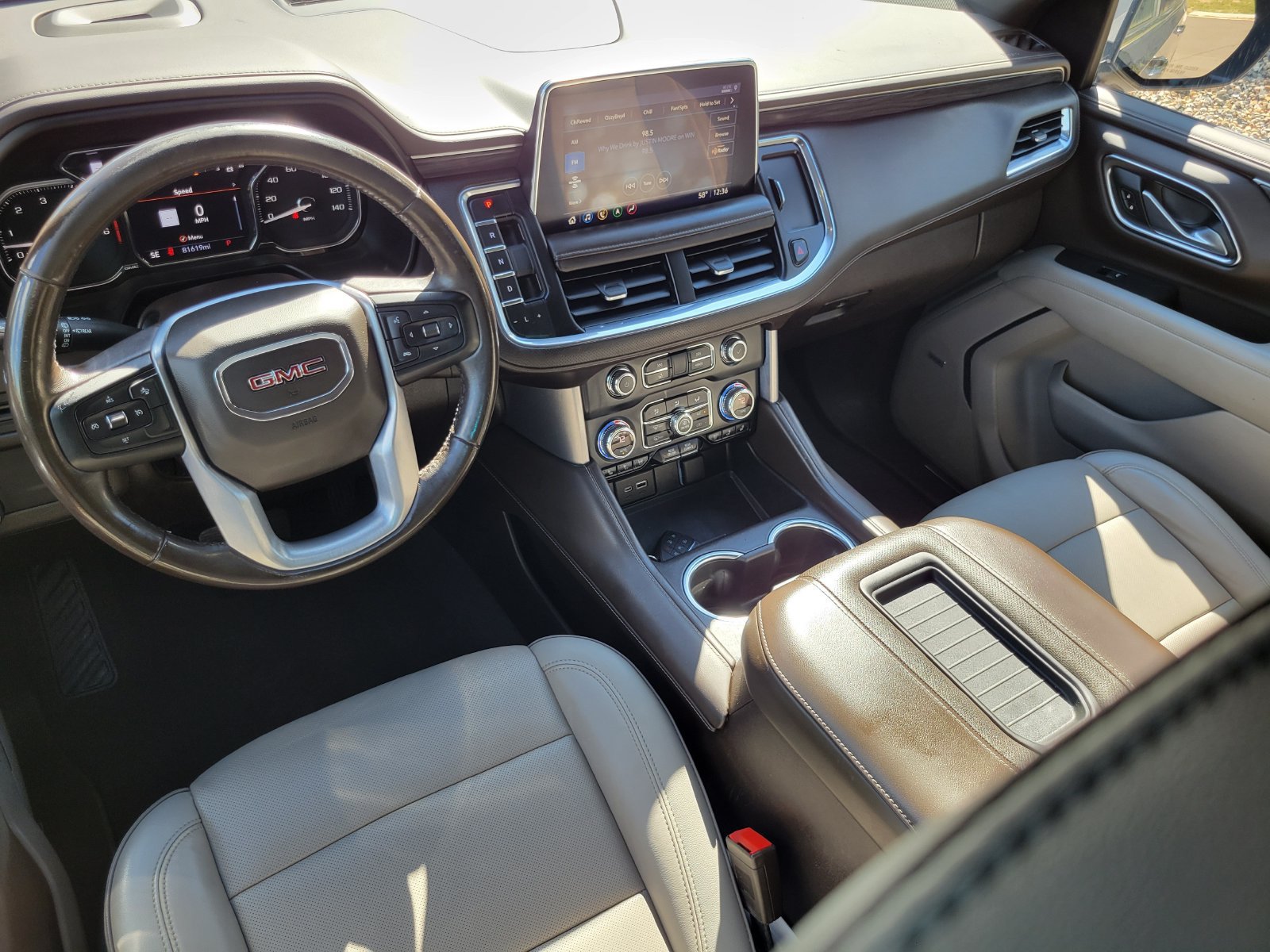 Used 2021 GMC Yukon XL SLT w/ Rear Media and Nav Package AWD/4WD image 26