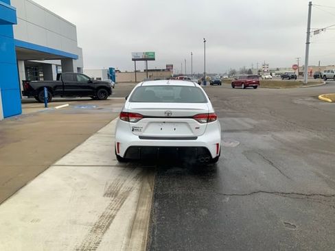 Used 2023 Toyota Corolla SE w/ SE Premium Package image 8
