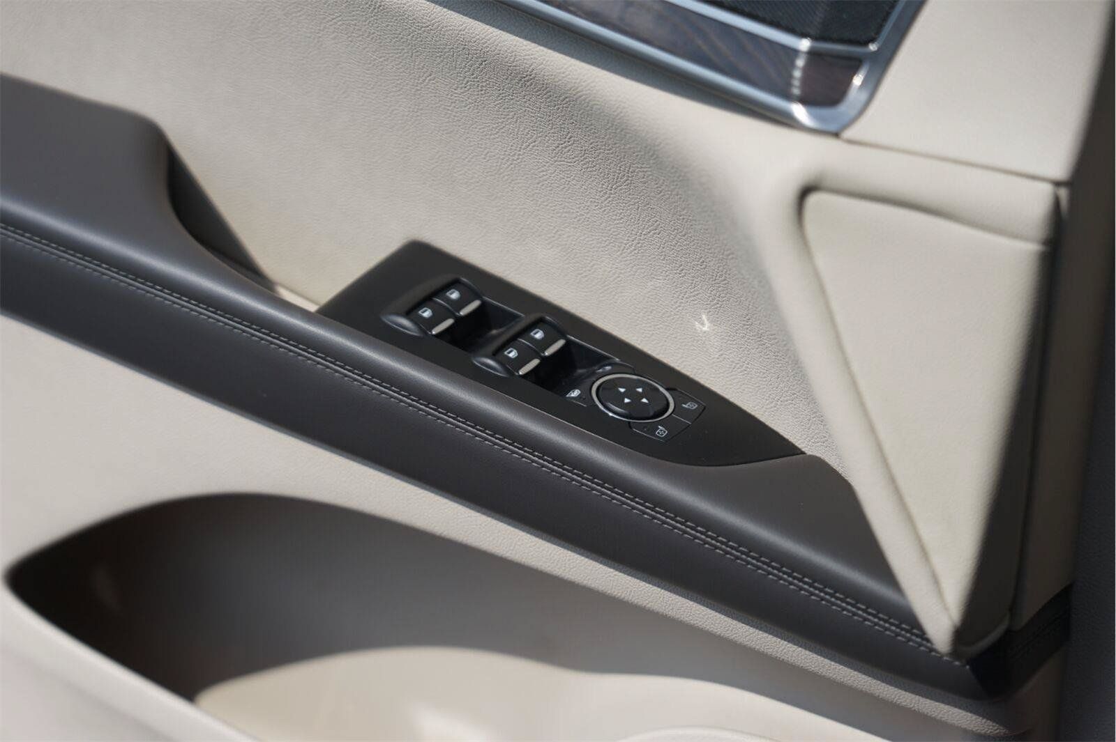 Used 2016 Lincoln MKX Reserve w/ Climate Package FWD image 30