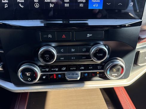 Used 2024 Ford Expedition Limited image 17