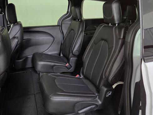 New 2026 Chrysler Pacifica Select image 29