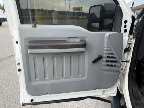 Used 2015 Ford F550 4x4 Regular Cab Super Duty image 21