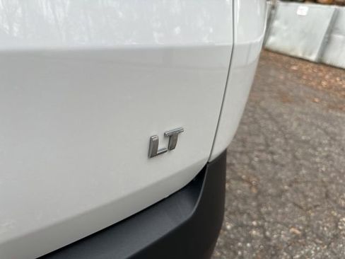 Used 2023 Chevrolet Traverse LT image 27