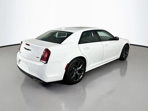 Used 2023 Chrysler 300 Touring L w/ Popular Equipment Group RWD image 7