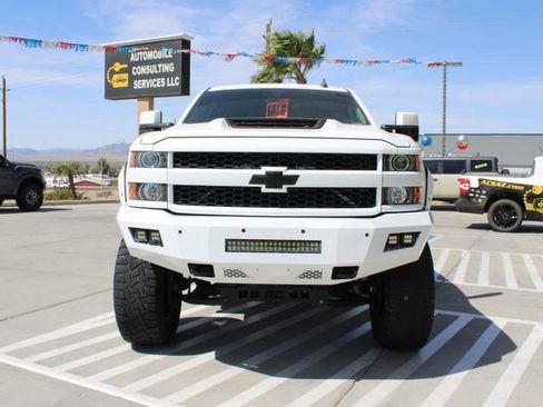 Used 2019 Chevrolet Silverado 2500 LT AWD/4WD image 9