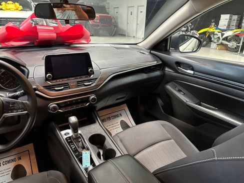 Used 2025 Nissan Altima 2.5 SV image 17