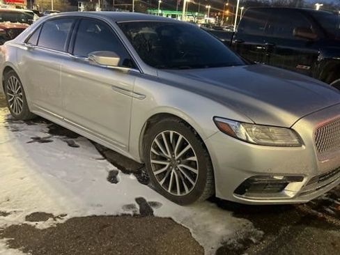 Used 2017 Lincoln Continental Select image 2