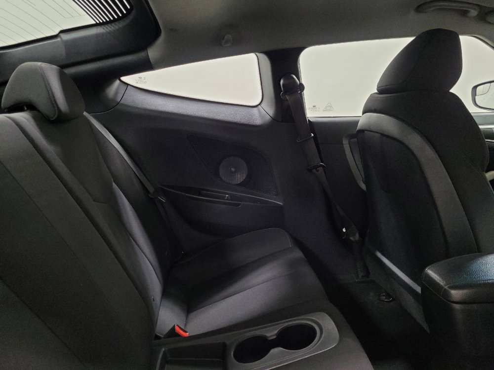 Used 2017 Hyundai Veloster FWD image 19