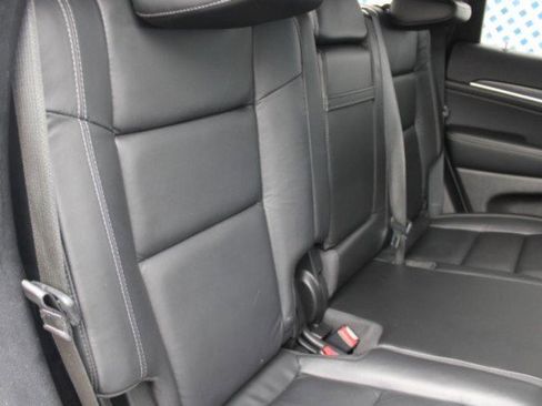 Used 2017 Jeep Grand Cherokee Limited image 16