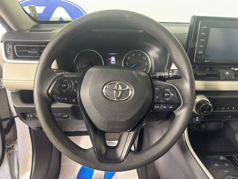 Used 2020 Toyota RAV4 XLE w/ Convenience Package image 22