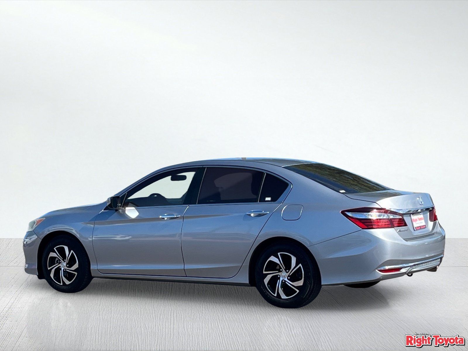 Used 2017 Honda Accord LX image 4