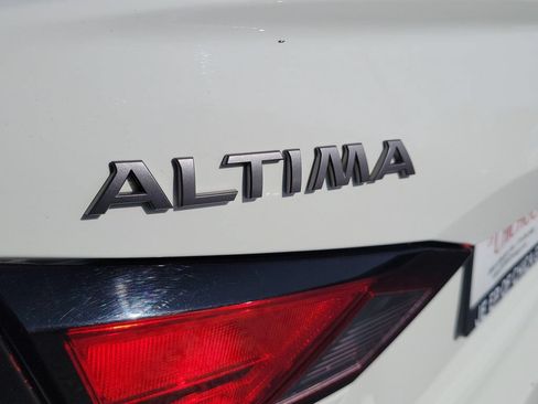 Used 2025 Nissan Altima 2.5 SV FWD image 5