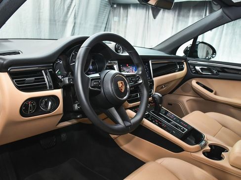 Used 2025 Porsche Macan image 21