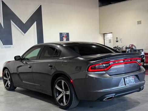 Used 2017 Dodge Charger SE RWD image 6
