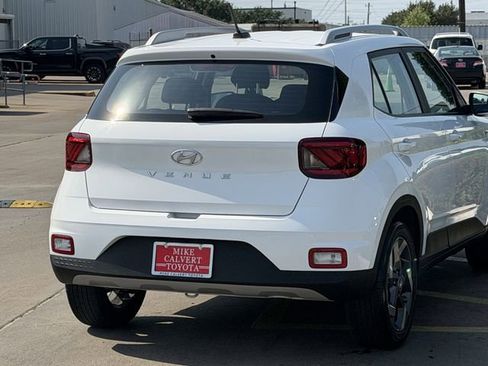 Used 2025 Hyundai Venue SEL FWD image 7