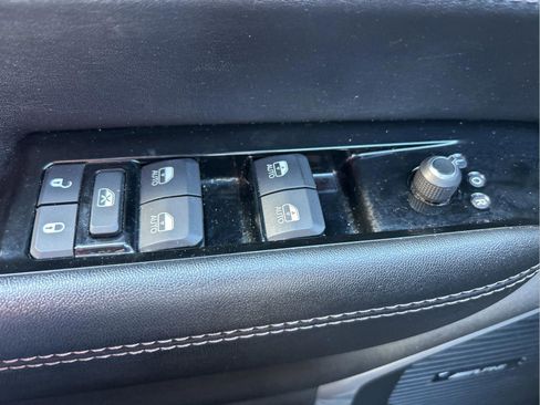 Certified 2024 Jeep Wagoneer L Series II w/ Flexible Seating Group image 14