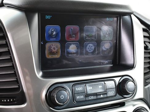 Used 2017 Chevrolet Suburban LT image 26