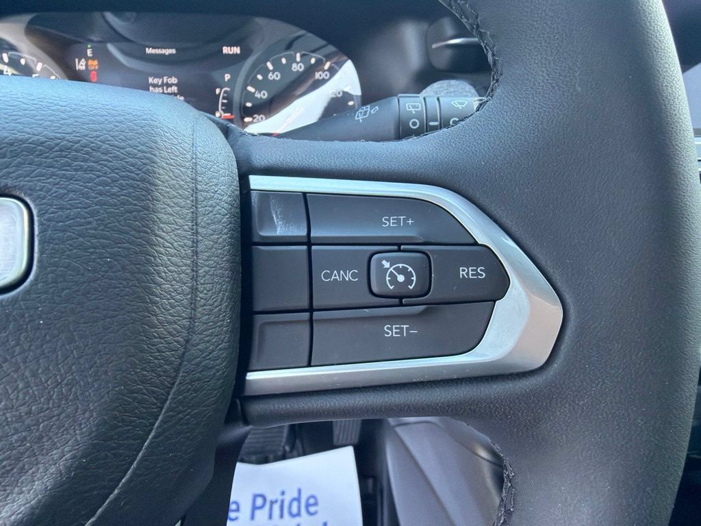 Used 2023 Jeep Compass Latitude w/ Convenience Group AWD/4WD image 24