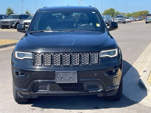 Used 2020 Jeep Grand Cherokee Altitude AWD/4WD image 2