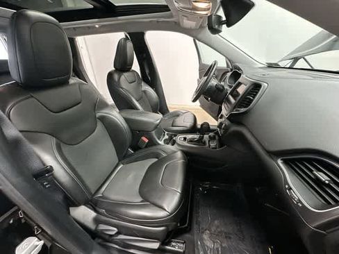 Used 2020 Jeep Cherokee Latitude Plus w/ Comfort/Convenience Group AWD/4WD image 23