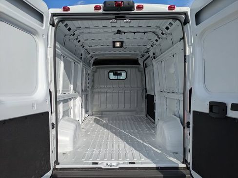 New 2026 RAM ProMaster 2500 w/ Premium Convenience Group FWD image 9