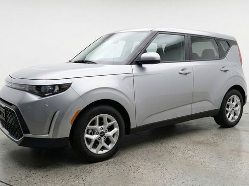 Used 2025 Kia Soul LX w/ LX Technology Package image 3