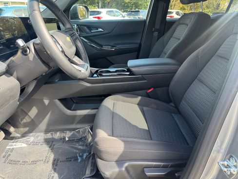 Used 2025 Chevrolet Equinox LT image 25