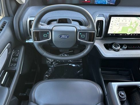 Used 2025 Ford Expedition Active AWD/4WD image 18