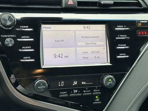 Used 2018 Toyota Camry SE FWD image 16