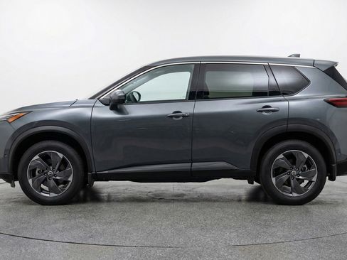 Used 2025 Nissan Rogue SV image 5