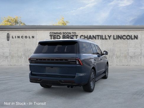 New 2026 Lincoln Navigator Premiere image 8