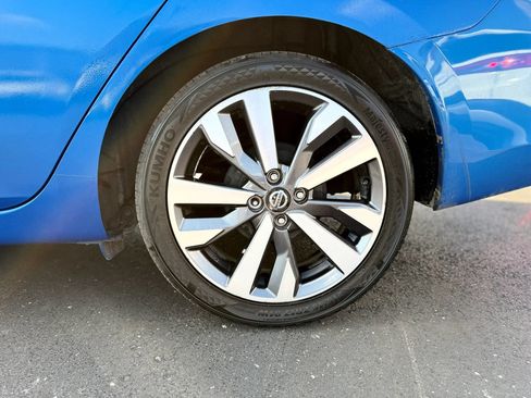 Used 2020 Nissan Versa SR FWD image 38