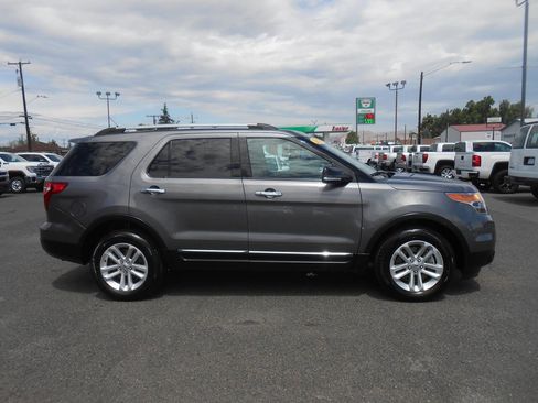 Used 2014 Ford Explorer XLT AWD/4WD image 2