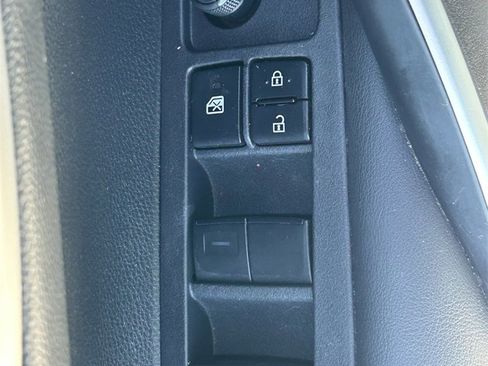 Used 2023 Toyota Corolla SE image 22