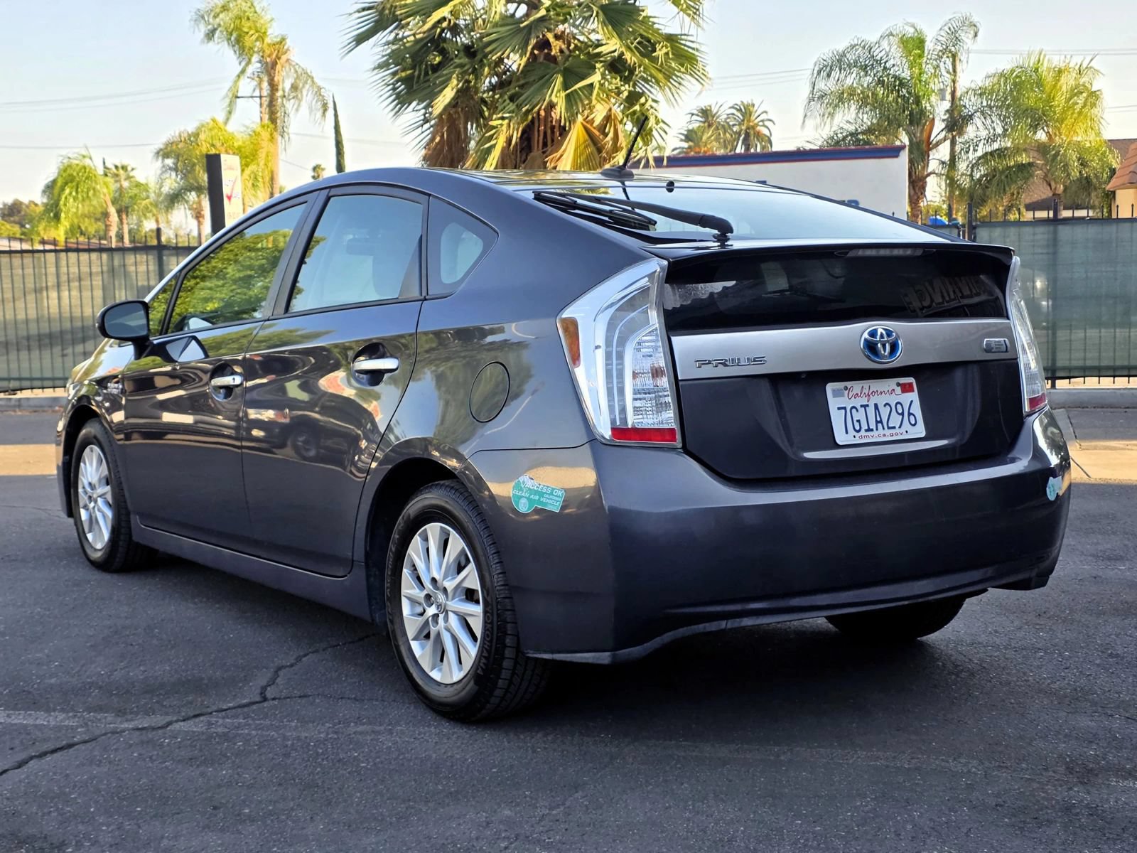 Used 2015 Toyota Prius Prime Plug-In Hybrid FWD image 4