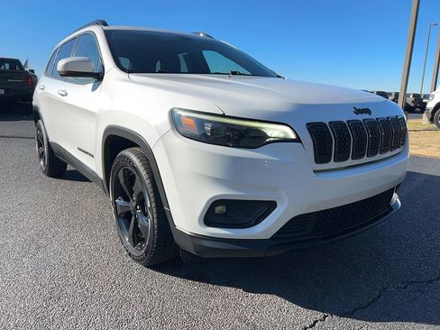 Used 2020 Jeep Cherokee Latitude Plus image 3