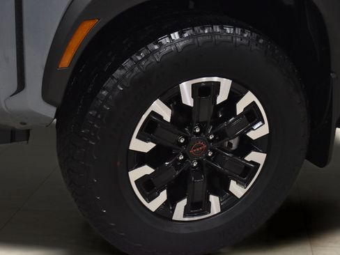Used 2024 Nissan Frontier PRO-4X w/ Technology Package AWD/4WD image 33