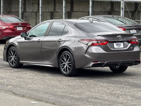 Used 2023 Toyota Camry SE image 6