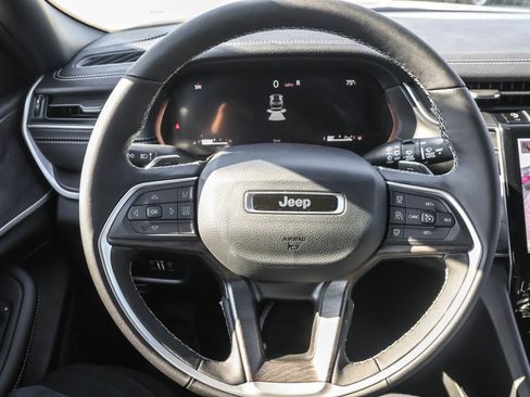 New 2025 Jeep Grand Cherokee Limited image 27