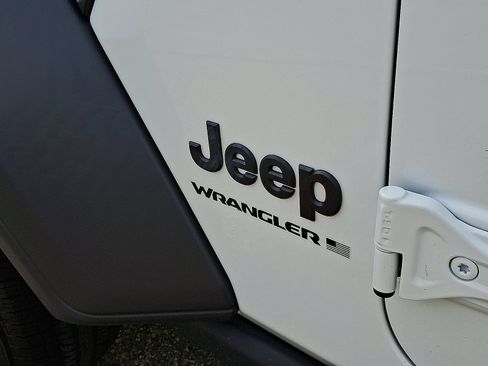 Used 2023 Jeep Wrangler Unlimited Sport AWD/4WD image 29