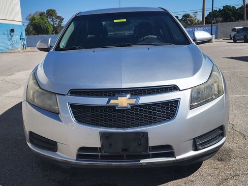 Used 2013 Chevrolet Cruze LT FWD image 2
