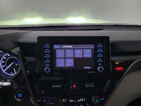 Used 2022 Toyota Camry LE image 15