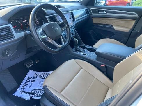 Used 2021 Volkswagen Atlas Cross Sport SE w/ Panoramic Sunroof Package FWD image 6